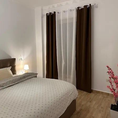 Beachfront Superior 公寓 Durrës