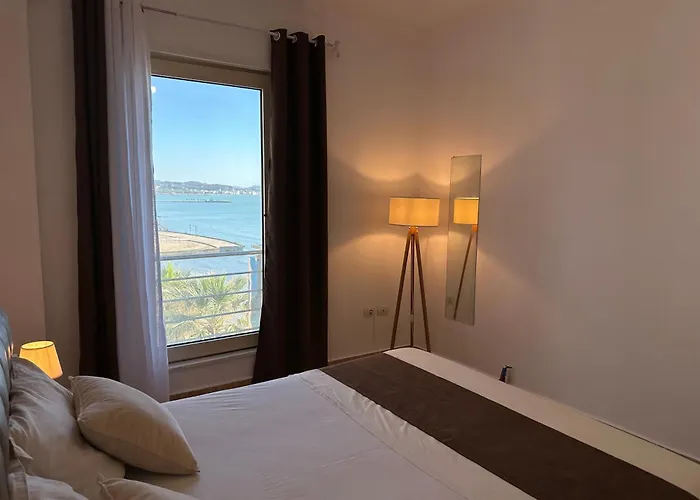 Beachfront Superior Apartment *